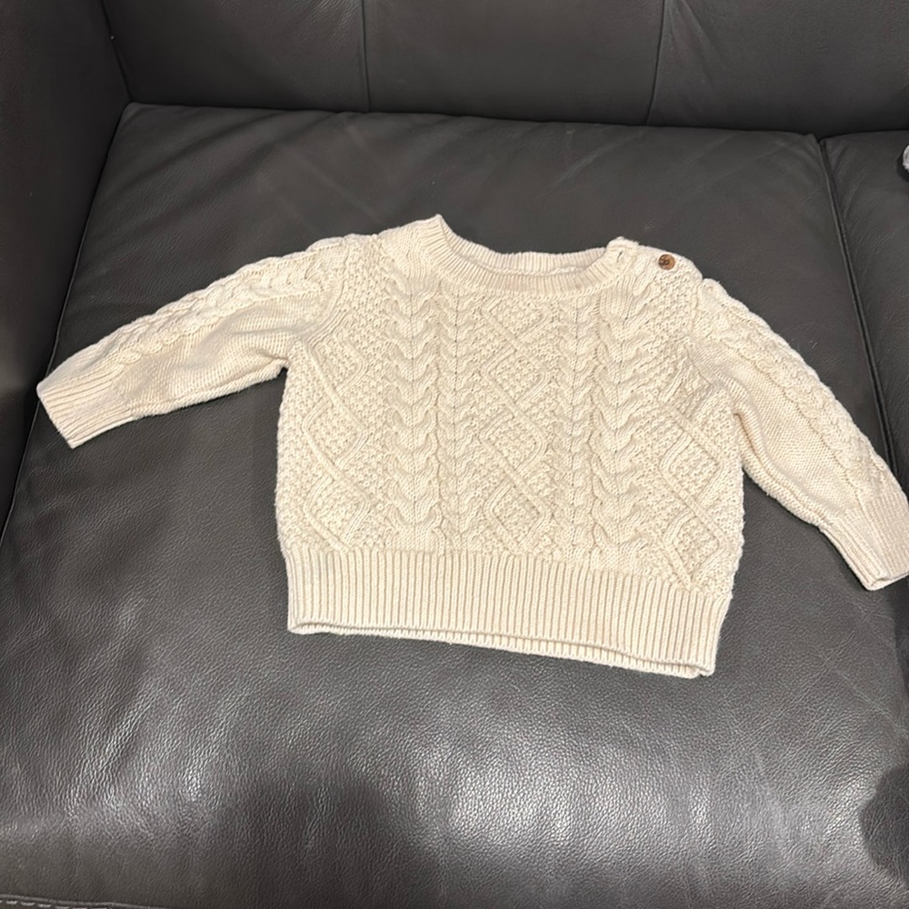 Baby Gap sweater 6-12 months. Great condition